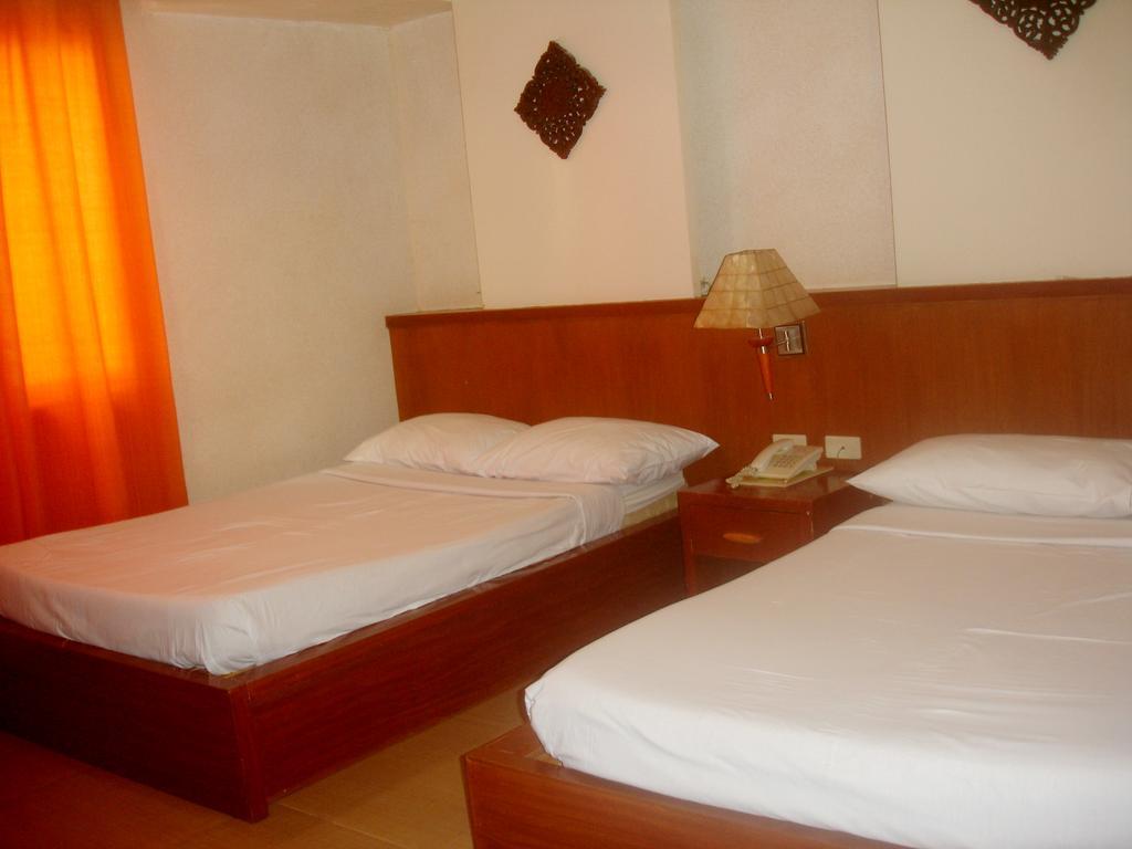 Roxas Midtown Hotel Habitación foto